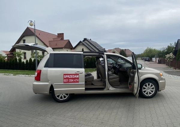 Chrysler Town &amp; Country cena 57000 przebieg: 136457, rok produkcji 2014 z Głogów małe 56